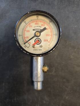 028-04 Acme Vintage Dual Scale Pressure Gauge Usa Red/white 0-60 Psi