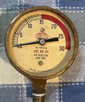 8410003 Airco Vintage Pressure Gauge 0-30 Air Reduction Sales Steampunk