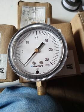 25-490-a0-2l-30iw Ashcroft Low Pressure Gauge 2.5 In 30 Inh2o 1/4 Bottom