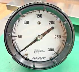 Gra03-17675-730758 Ashcroft Nos Pressure Gauge 0-300psi Back Mount Ships Free