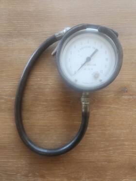 22150-1 Bell System 22150 No. C Pressure Gauge Leather Wrapped Untested