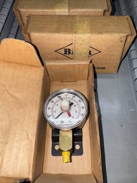 B5614 Bijur Delimone Delimon Pressure Gage New Lo1