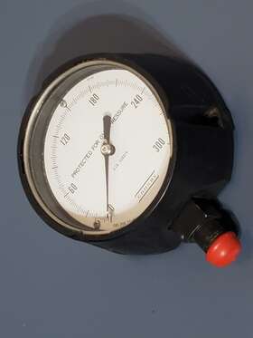 45194 Crosby Dial Pressure Gauge 0- 300 Psi 4.5 Inch 2 Lb Subdivision #45194 Industrial