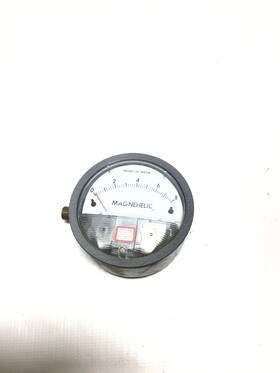008c Dwyer Magnehelic Differential Pressure Gauge