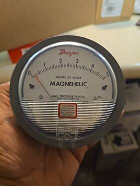 102007-00 Dwyer 2005 Magnehelic Pressure Gage 0-15