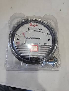 102093-00 Dwyer New Magnehelic Pressure Guage P/n 102093-00 Dwyer New Magnehelic Pressure Guage P/n