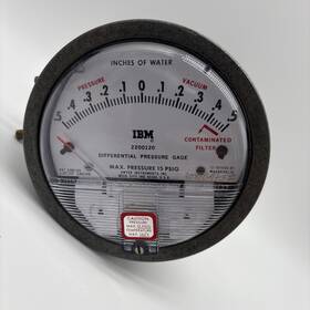 2200120 Dwyer Ibm Differential Pressure Gauge With Brass Nipples Max 15 Psig
