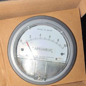 Dwyer 4010-w32n Capsuhelic Pressure Gauge 0-10 In H2o 410c 4in Face 1/8in Back Mt