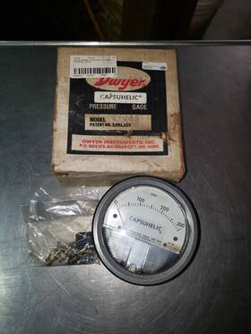 42300s Dwyer Capsuhelic 0-300psi Pressure Gage Nib
