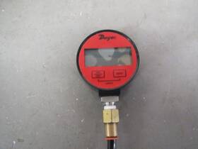 Dpga-00-nist Dwyer Digital Pressure Gauge - Pre-owned