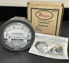 4000-30 Dwyer Instruments Capsuhelic Pressure Gauge Model Kpa 0-30 Kilopascals