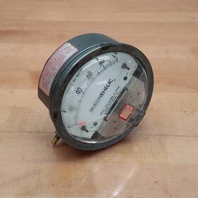W10v-ae Dwyer Instruments Magnehelic W10v Ae Pressure Gauge 15psig 140f Max - Used