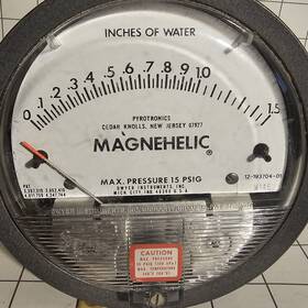 W14e Dwyer Magnahelic Pressure Gauge 0-1.5 Inches Of Water