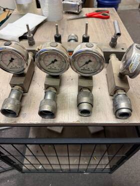 Enerpac 2595418-1 Pressure Gauge 0-15000psi With Manifold Kit Read