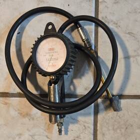 091508977 Eurodainu Dial Air Pressure Gauge With Hose 12 Bar/170 Psi 60mm 1/4in