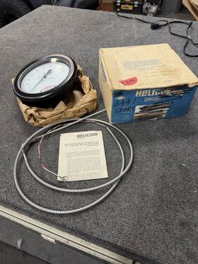 G3e3j1a100000 Helicoid Gauges New 2000 Lbs Pressure Gauge G3e3j3a000000 With Thermocouple 1-118-00001