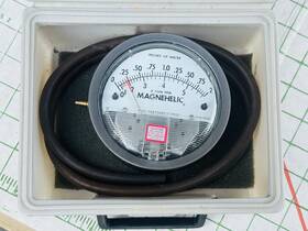 2002-av Magnehelic 2002av Dwyer Differential Pressure Gauge Range 0-.75 Nice With Case