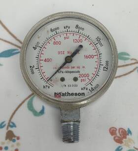 63-3123 Matheson 2-1/2 Inch 2000 Psi Pressure Gauge 1/4npt Side Mnt - Works
