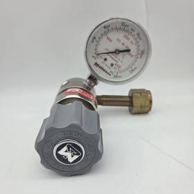 M3040-350-s Matheson 3040 Series 4000 Psi Gauge 2800 Kpa Max Inlet Press. 6000 Oil-less
