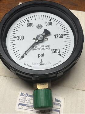 Ab-90429 Mcdaniel Controls Inc Nos 4 Inch 0-1500 Psi Gauge Code Pl/ab90429 Brass Socket/bronze Tube 1/2npt