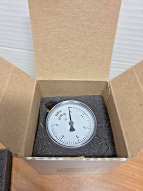 Noshok 313045758776 Pressure Gaug 25-200-5-psi-mcmaster 2.5ftft Black 1/4 Npt Male Bottom Conn