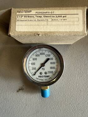 Pg25s2a4p31-g-t Reotemp Pressure Gauge 2000 Psi 2.5 Inch Face 1/4 Npt Bottom Mount