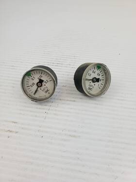 G46-10-02-g46-2-02 Smc G46-10-02 And G46-2-02 Pressure Gauge Lot Of 2