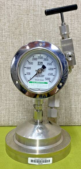 S-3702 Stewarts Tube And Socket Pressure Gauge 5000 Psi With 3 Hip Valves Stand