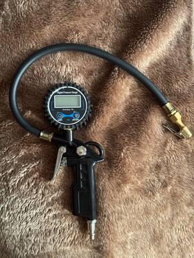 77015 Tmax Digital Tire Pressure Gauge With Inflator 250 Psi Air Chuck