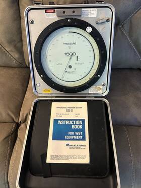 62a-4a-0005 Wallace & Tiernan And Model Pressure Gauge In Hard Case