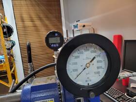 4235691 Wika 4 1/2 Inch 10 000 Psi Pressure Gauge 10000 689.5 Bar