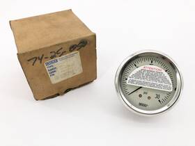 9767193 Wika New Pressure Gauge Type 213.53 2.5 Inch 30psi 1/4 Cbm