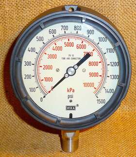 9836921 Wika Liquid Filled 4 1/2 Inch Pressure Gauge 0-1500 Psi Back Mount Npt 316 Ss