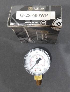 G-28-600wp Wika Instrument 600 Psi Pressure Gauge 1.5 Inch Dial Type 111.10.50 Item