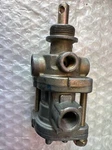 Bendix Trailer Supply Valve T-293514.. Fixed Price $39.00.