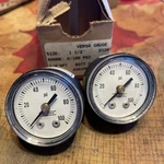 Versa Pressure Gauge 1.5 Face 0-100 Psi 1/4 Npt Back Mount Lot Of 2. Fixed Price $25.00.