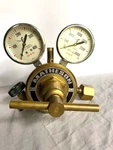 Matheson Regulator Model 9-540, W/ Gauge P/n 22289-1, 22025-1. Fixed Price $25.00.